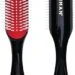 cepillo Denman D3 sobre rizos húmedos, ideal para técnica brush styling en método Curly