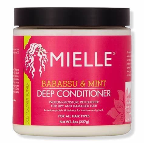 Acondicionador profundo Mielle Organics Babassu & Mint para hidratar y nutrir rizos 4C.
