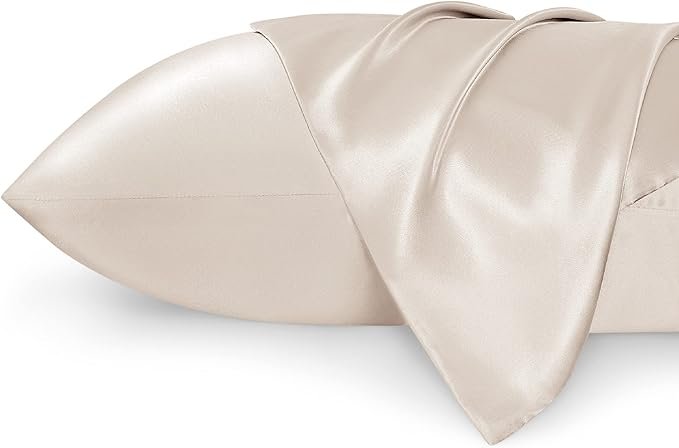 Funda de almohada de satén Bedsure en color claro, previene el frizz y protege los rizos durante el descanso nocturno, ideal para método Curly